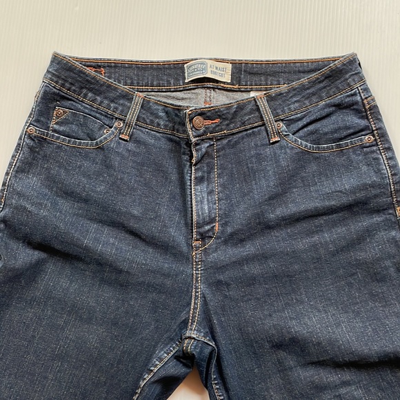 Levi Strauss & Co, at waist, dark wash, bootcut jean, women’s size 14 Short - Picture 2 of 13